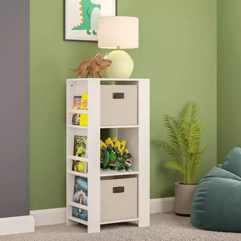 Torre Organizer per Libri e Giocattoli per Bambini – 3 Scomparti, 6 Scaffali per Libri, Bianca con 2 Contenitori in Tessuto
