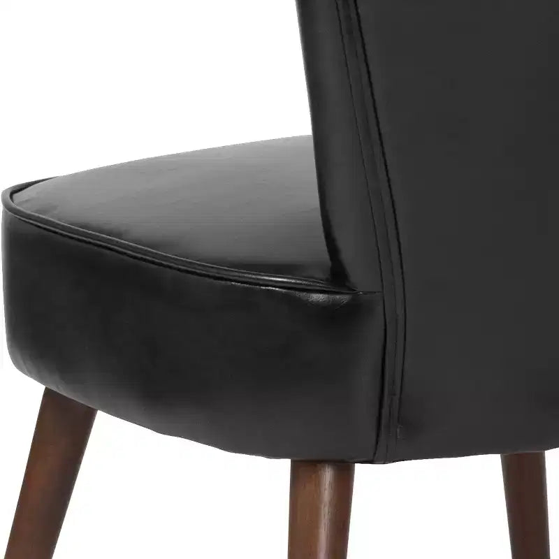 Sedia laterale d'accento retrò Mid-Back Merrick Lane Santino in similpelle nera con gambe svasate in legno